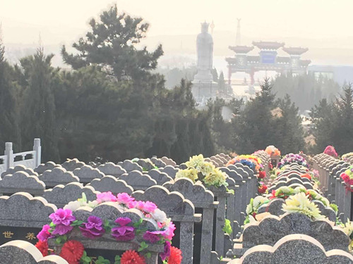 骏龙泉墓园风景秀丽