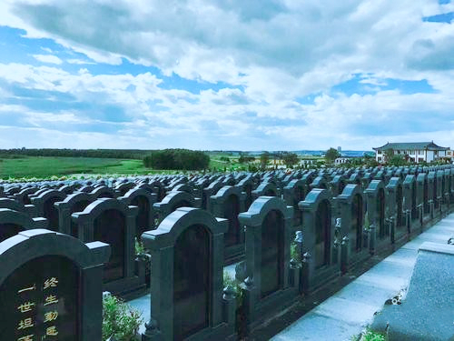 隆宝山墓园